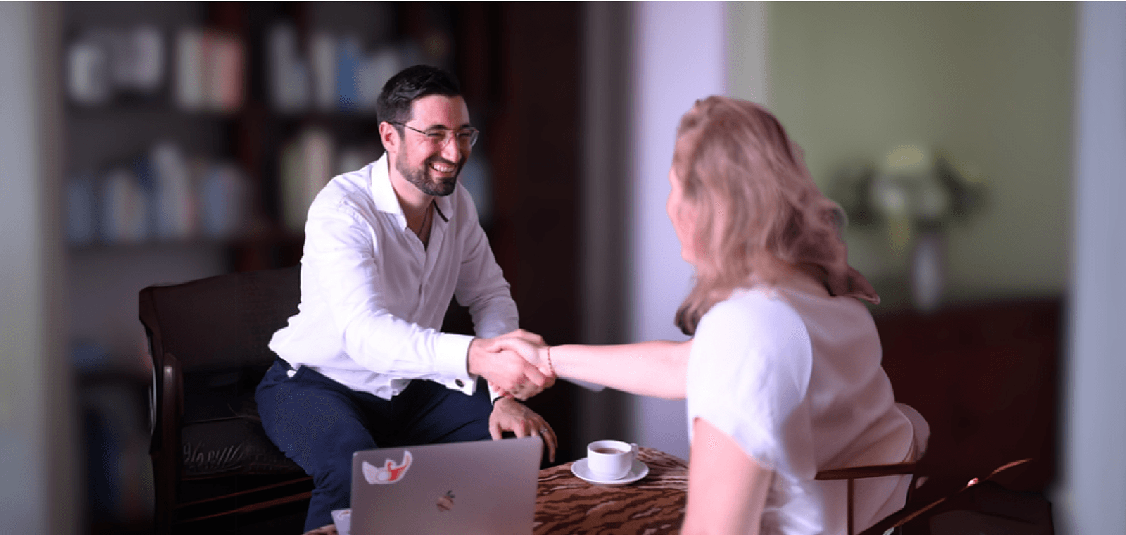 Consultant RH, SIRH, DAF : comment répondre à la question "et toi tu fais quoi?" en réseautage et signez des clients