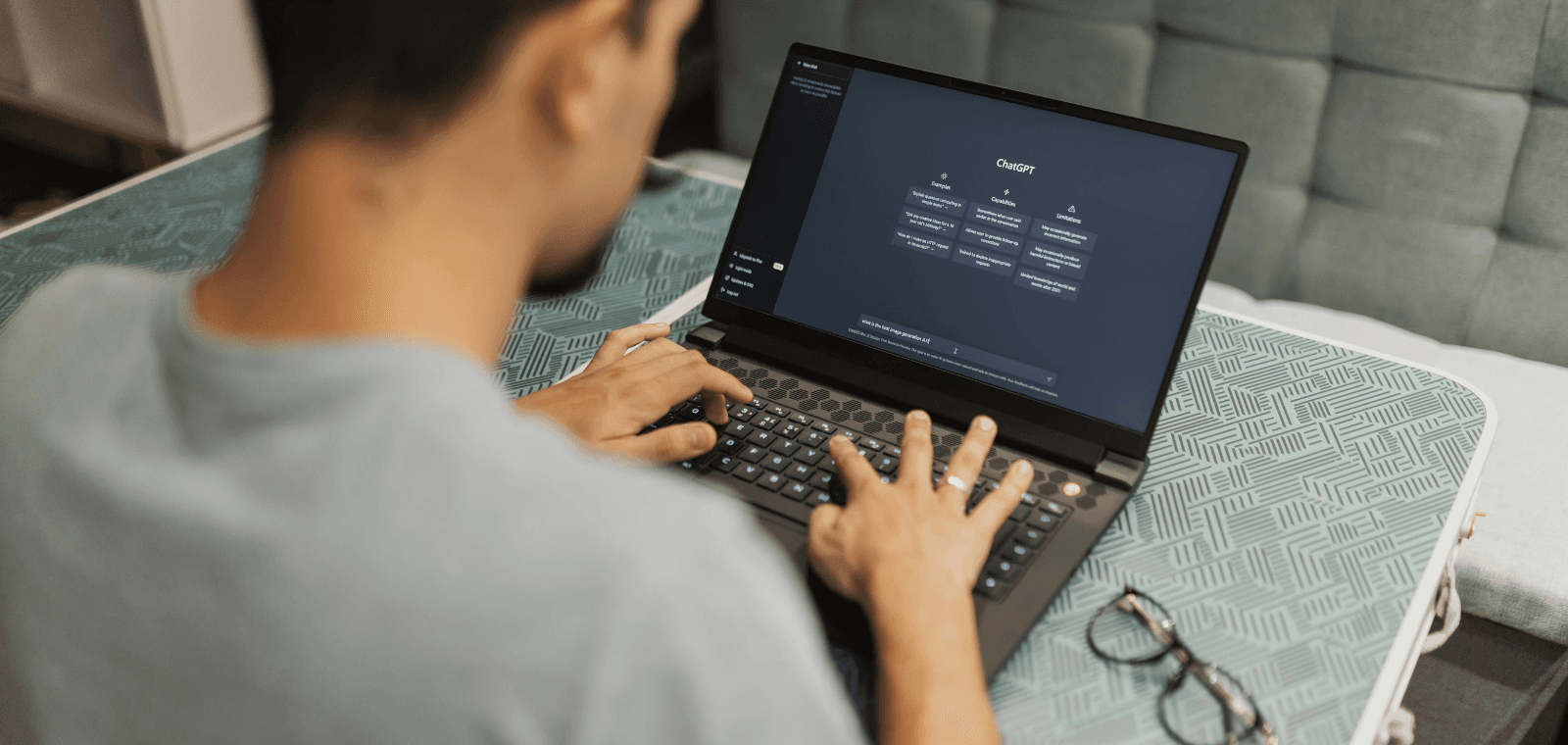 Tech B2B : Pourquoi l’IA ignore votre marque et comment les RP peut vous sauver