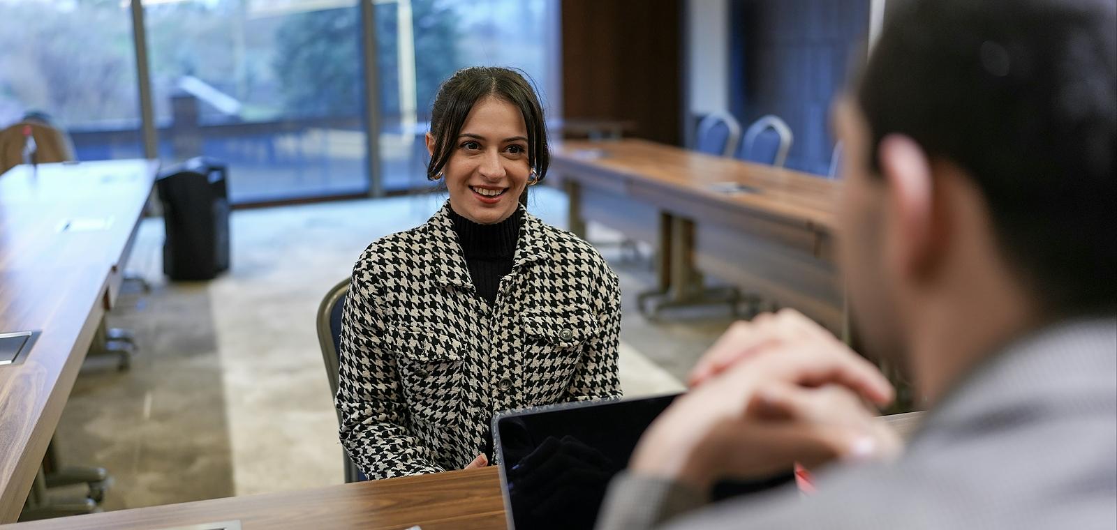 Vidéo, IA et confiance : les nouvelles pratiques qui transforment l’employabilité