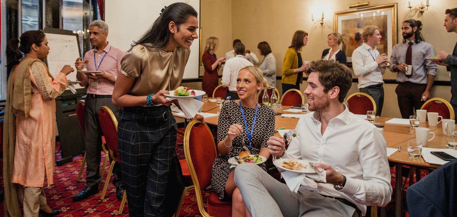 3 secrets du réseautage pour transformer vos rencontres en opportunités même si vous êtes timide