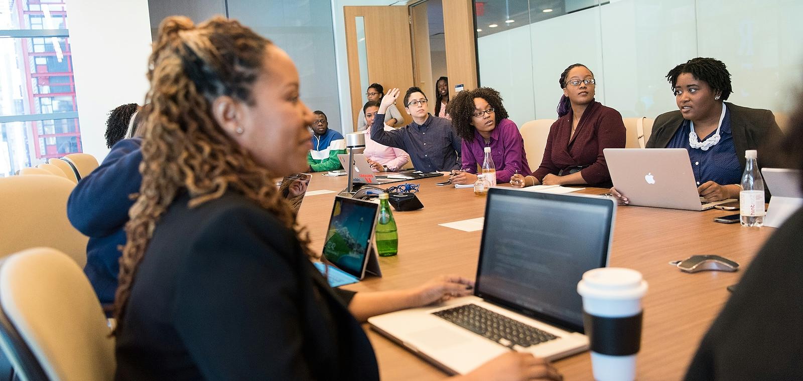 Boostez votre compétitivité : Pourquoi et comment mettre en place une gouvernance de démarche de veille stratégique ?