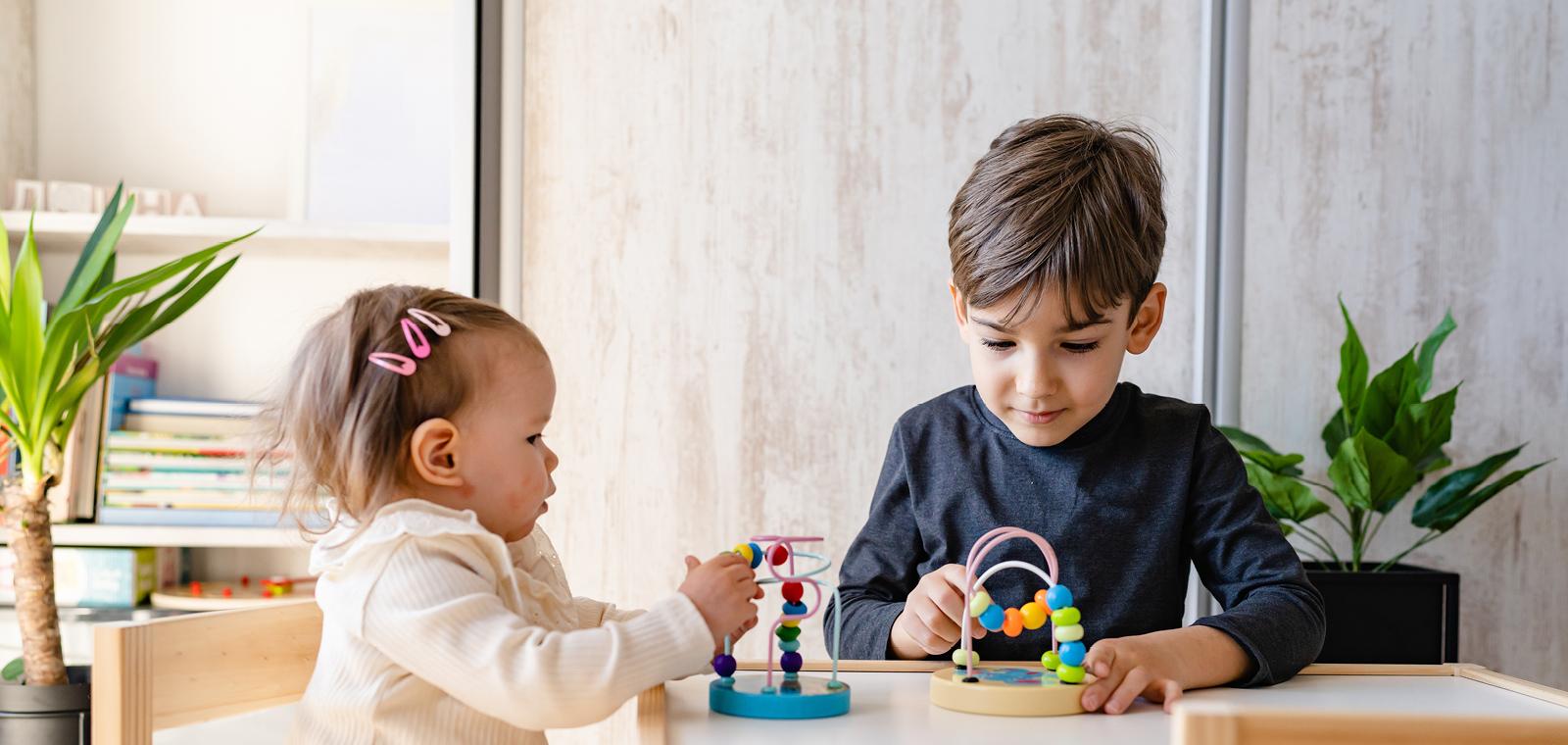 Les frères et sœurs à la lumière de la science : entre complicité et rivalité