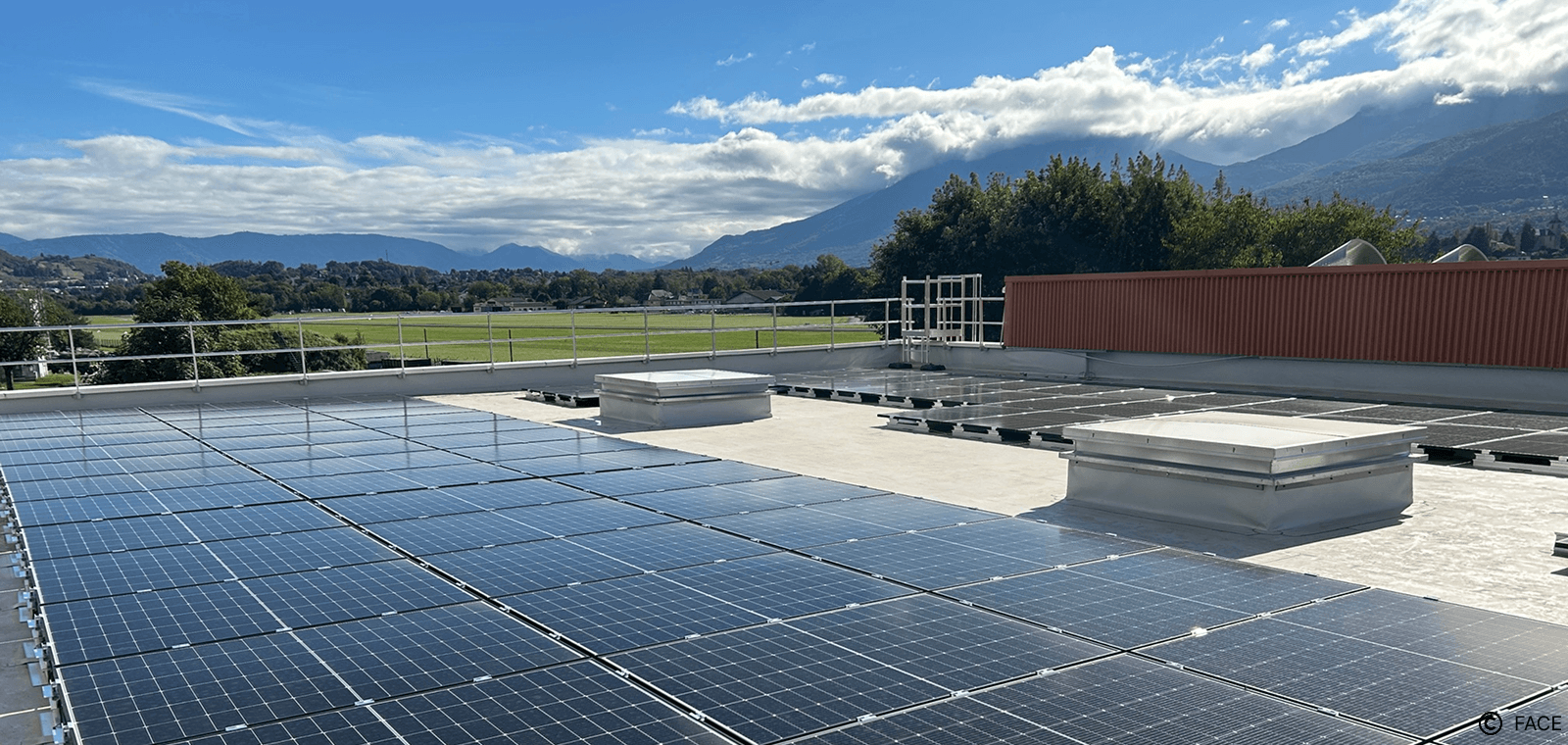 Toiture-terrasse, rénovation énergétique et solarisation, quel ROI pour le tertiaire ?
